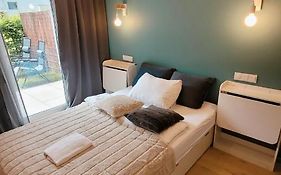 Green Terrace Family Apartment - 2 Terraces, Free Parking, Netflix Cinema